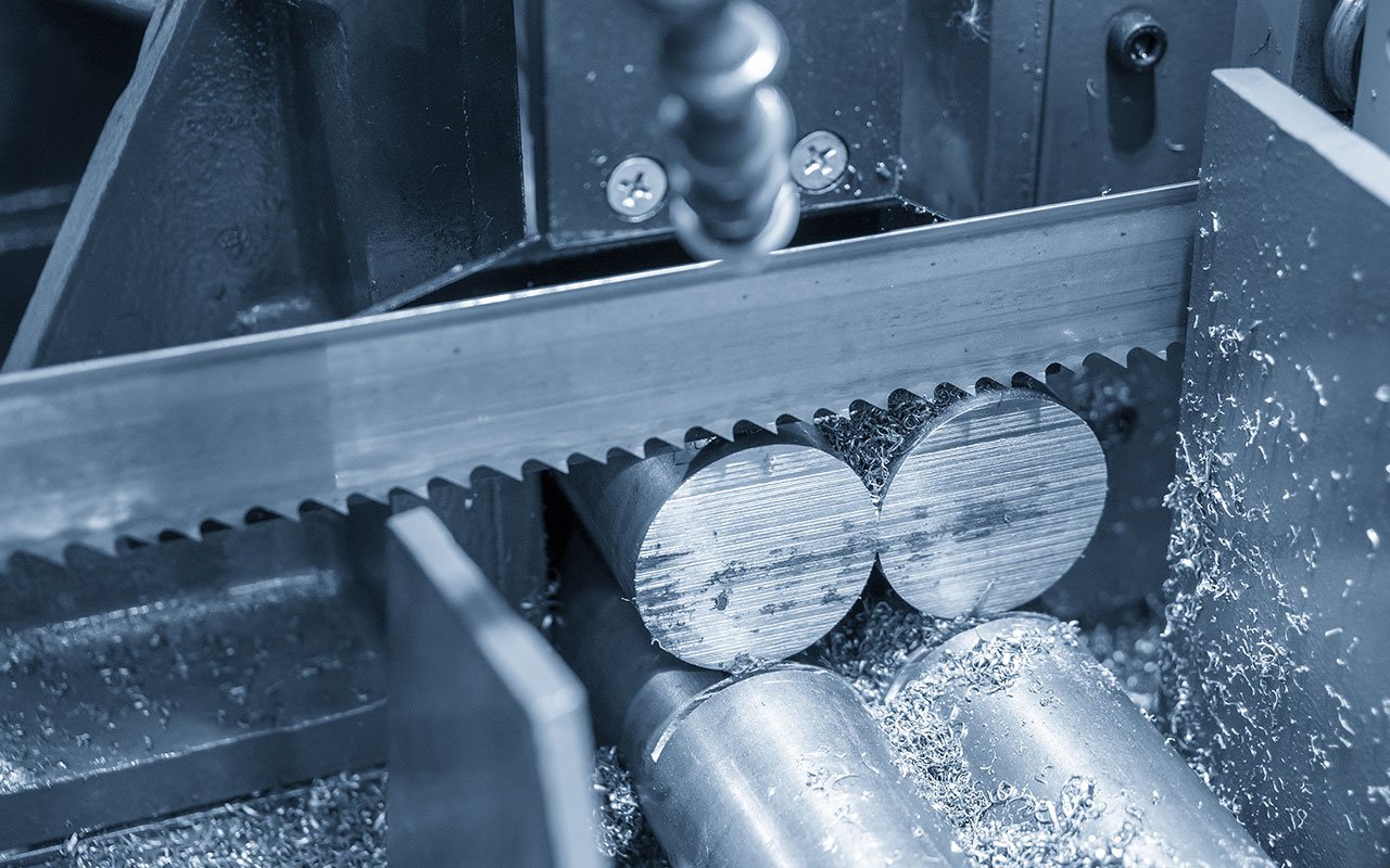 Crack-testing-of-band-saw-machine-cutting-raw-metals-rods.The-industrial-sawing-machine-cutting-the-material-rod
