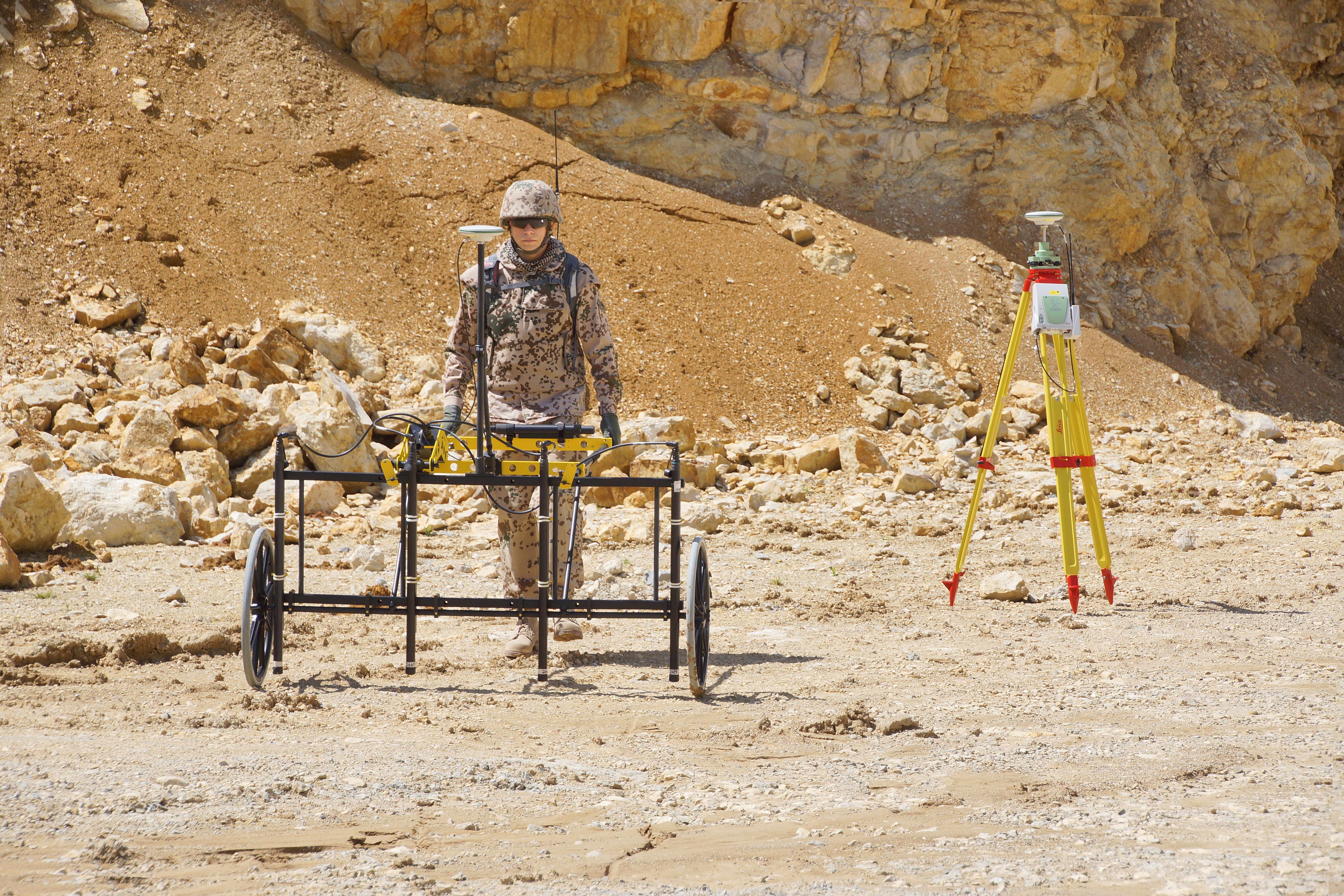 The FEREX is a fluxgate magnetometer for detecting ferromagnetic metals