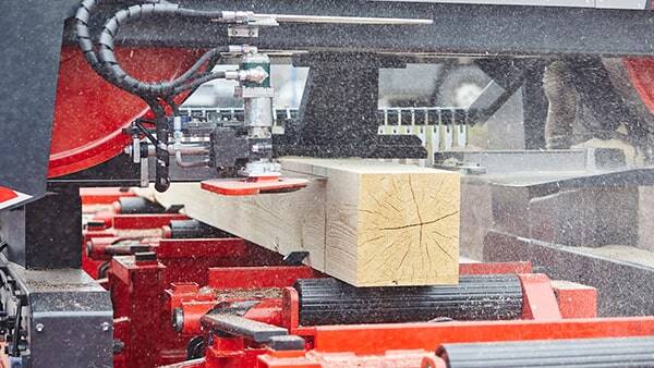 Sawing boards from logs in optimal conditions600-min